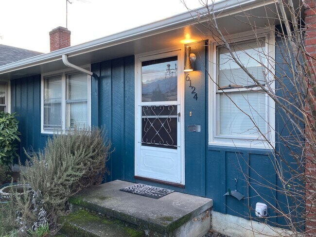 Foto del edificio - 6124 NE Multnomah St