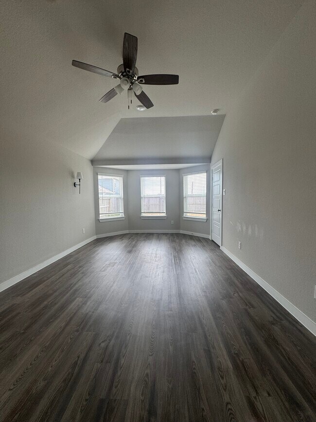 Foto del edificio - 5017 Evergreen Dr