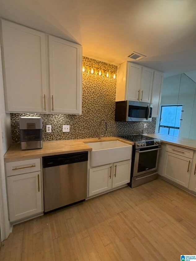 Primary Photo - 118 W Green