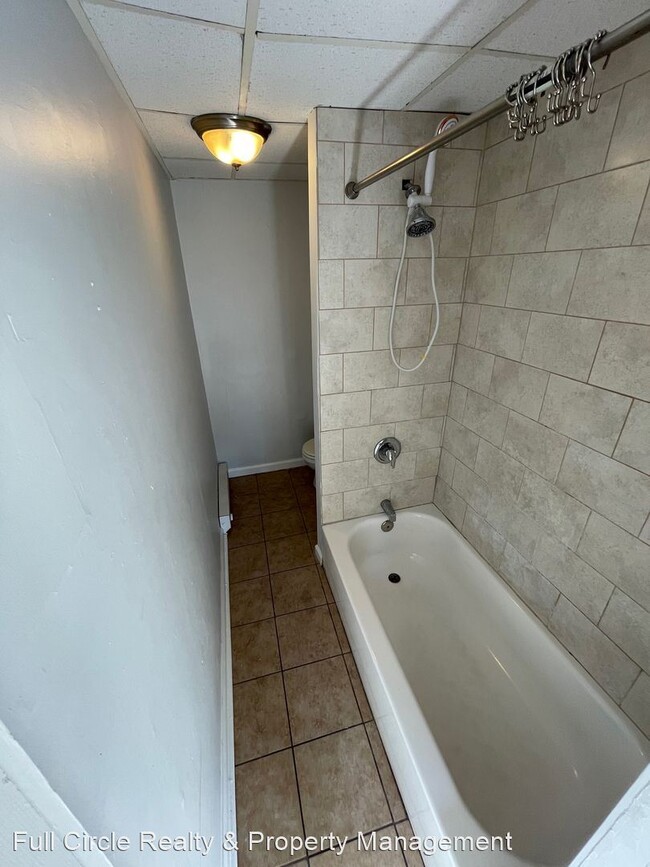 Building Photo - 2 br, 1 bath House - 154 Chestnut Street E...