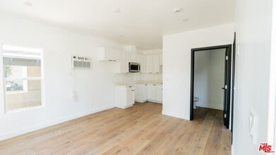 Building Photo - 153 W 51st St
