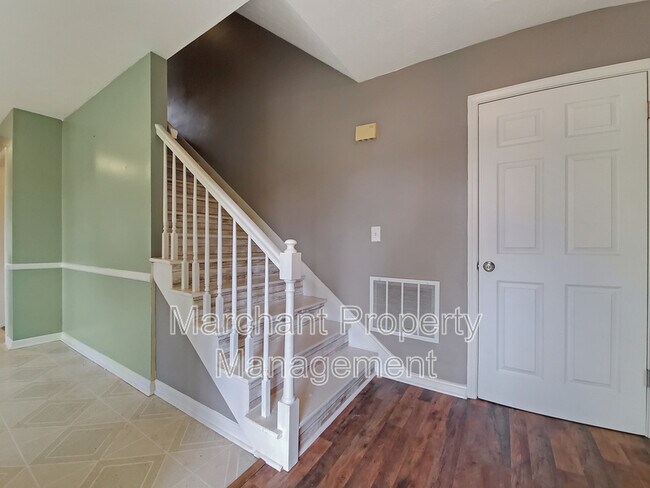 Foto del edificio - 121 Coalmont Court