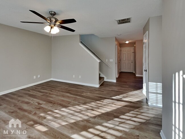 Building Photo - 1666 Hallmark Hills Dr