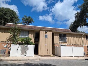 Building Photo - 507 NW 39th Rd