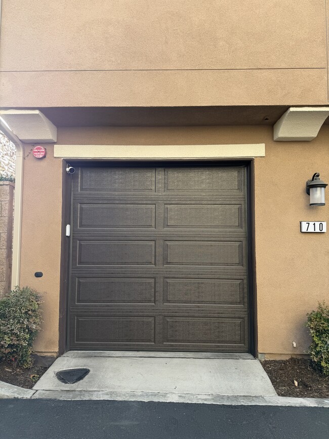 Building Photo - 710 N Ethan Way