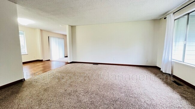 Building Photo - 1613 S Palouse Pl