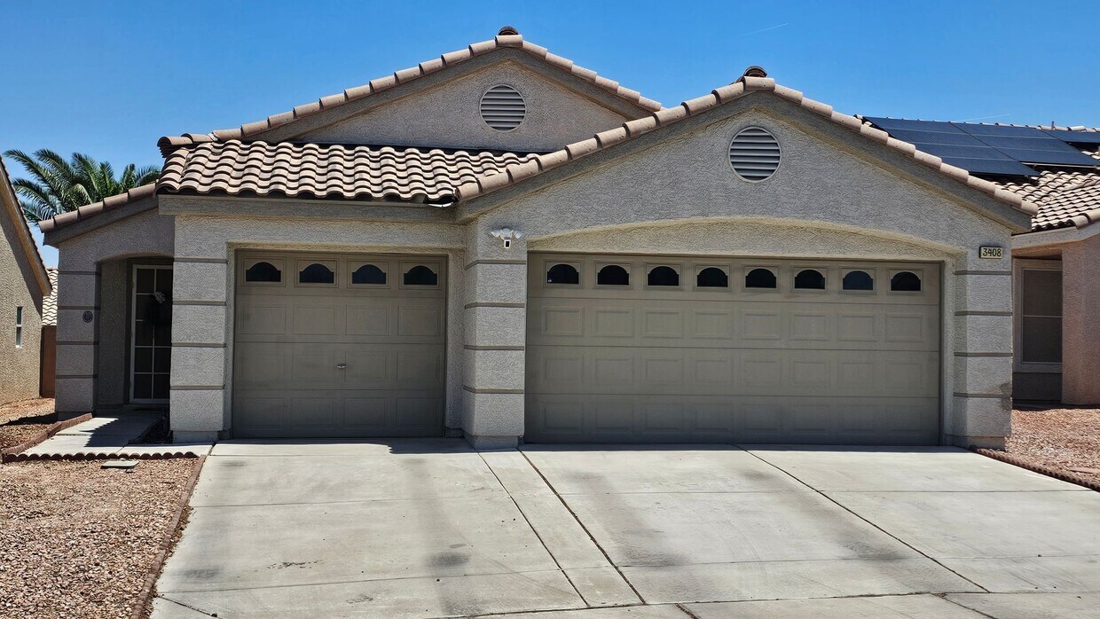 Foto principal - NW single Story!!! Small Pool!!!! Solar Pa...