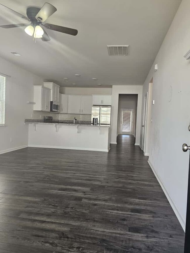 Building Photo - 369 Highline Trl