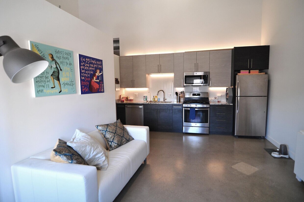 Foto principal - 1062 N Ashland Ave