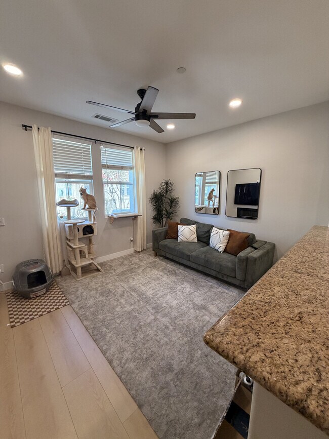 Foto del edificio - 1800 E Lakeshore Dr