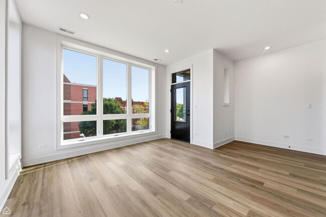 Foto del edificio - 3902 S Lake Park Ave