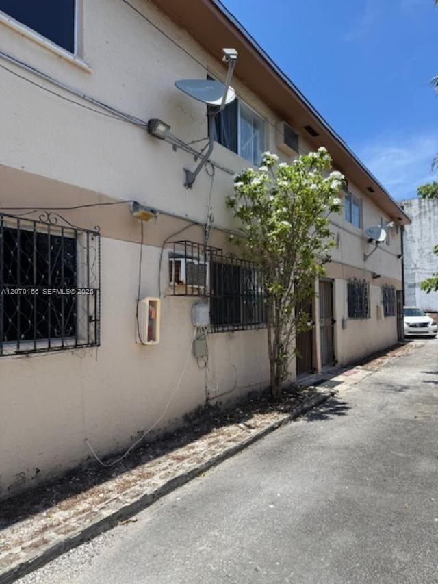 Foto del edificio - 927 NW 7th Ct