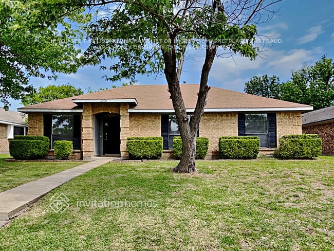 Building Photo - 2306 Lakeshore Ln