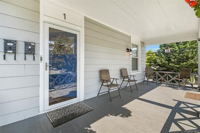 Foto del edificio - 1 Bayview Ave