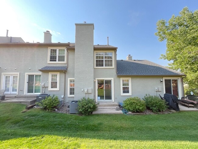 Building Photo - 2 Bedroom Townhome Available Near Austin B...
