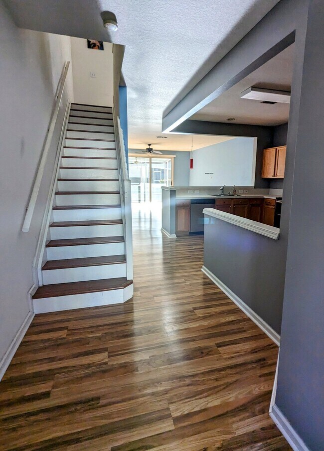 Building Photo - Luxurious 3 Bed, 2.5 Bath Condo with Prime...