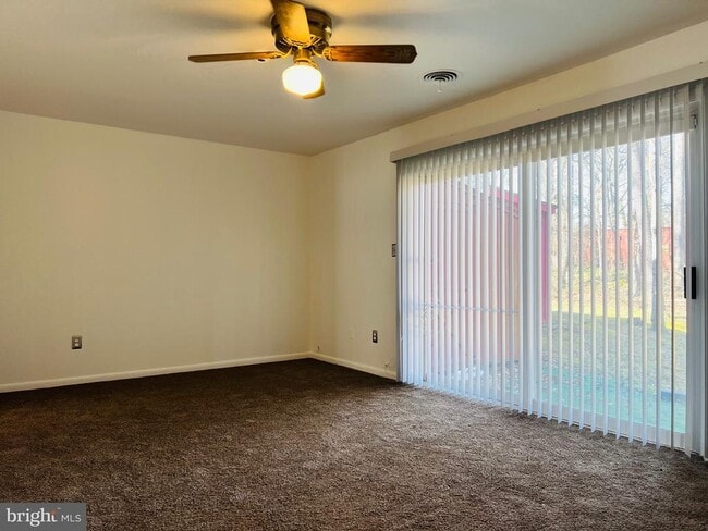 Building Photo - 8613 Seasons Way