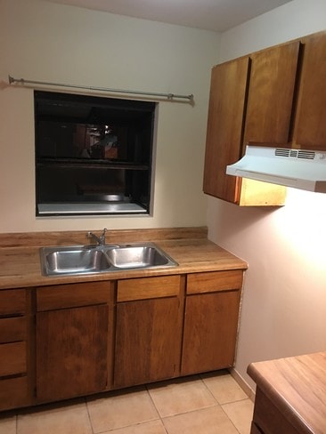 Kitchen - 19001 Hartland St