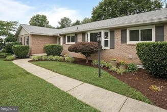 Building Photo - 8208 Ridgelea Ct