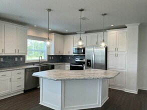 Building Photo - 978 Avanti Way Blvd