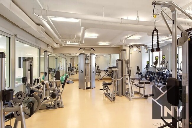 Building Photo - 8 Barclay St