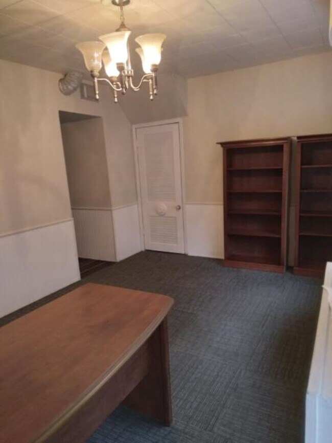 Habitación delantera - 7527 Forsyth Blvd