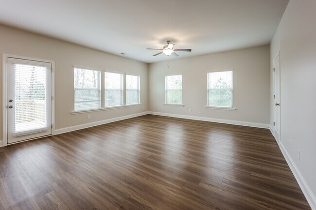 Foto del edificio - 6361 Flat Rock Ln