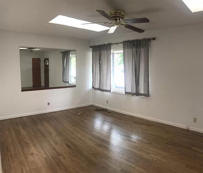 Foto del edificio - 2701 E 12th St