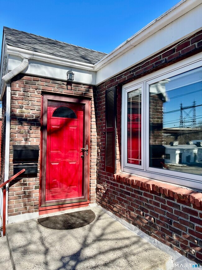 Foto del edificio - 657 Naugatuck Ave