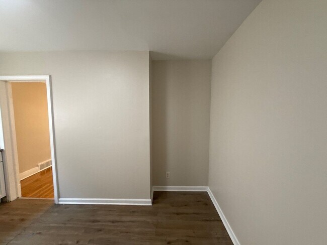 Foto del edificio - Renovated 3-Bedroom Home – We Welcome Sect...