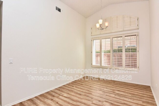 Foto del edificio - 28169 Orangegrove Ave