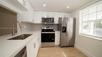 Building Photo - 4291 NW 9th Ave