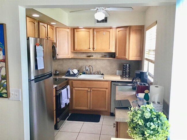 Building Photo - 438 Mansfield K