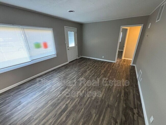 Foto del edificio - 111 Forestwood Ave