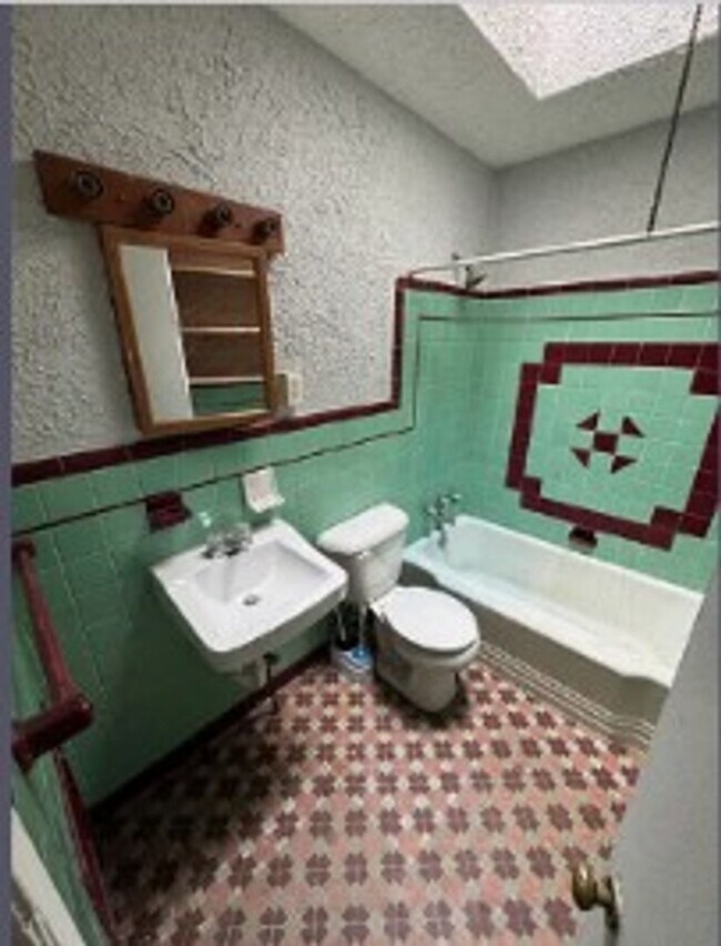 Building Photo - 7046 Frankford Ave