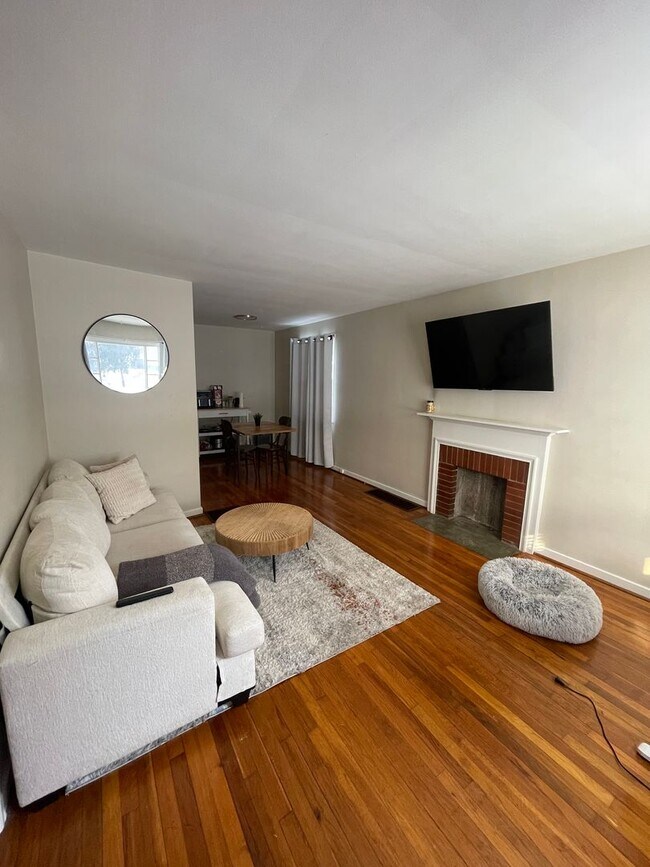 Foto del edificio - 2563 Medary Ave