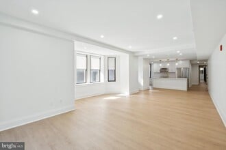 Building Photo - 135 S 19th St