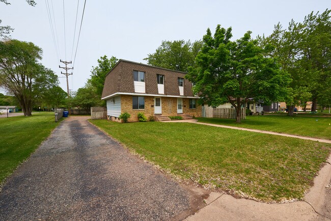 Frente - 1353 15th Ave S