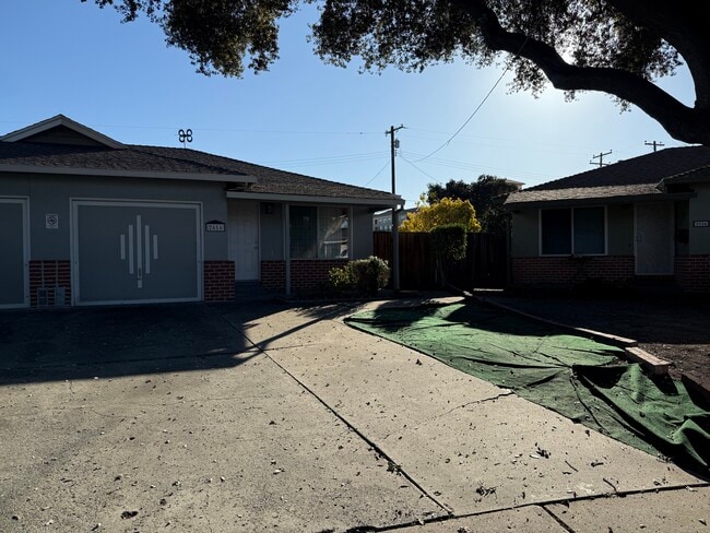 Building Photo - 2616 Kitsap Ct