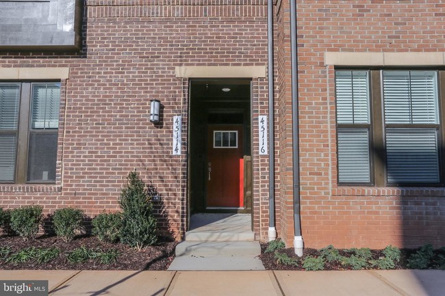 Foto del edificio - 45116 Kincora Dr