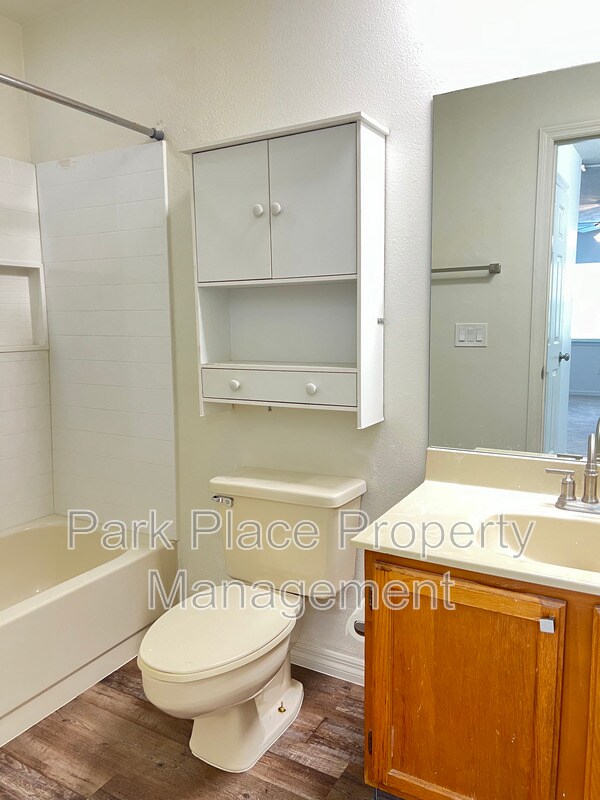 Building Photo - 2306 Clubside