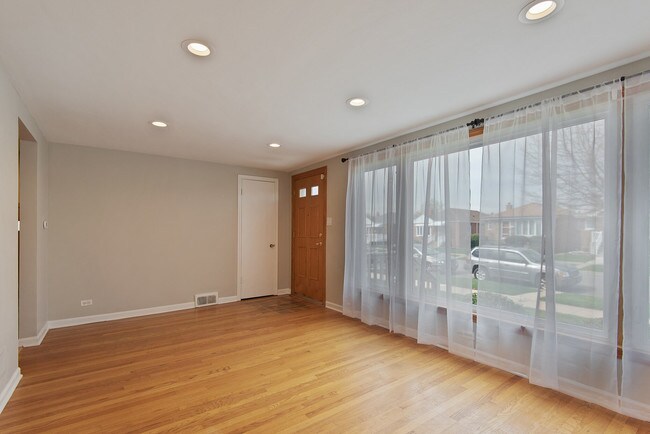 Building Photo - 5143 S Meade Ave