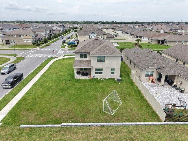 Foto del edificio - 2436 Blowing Breeze Ave