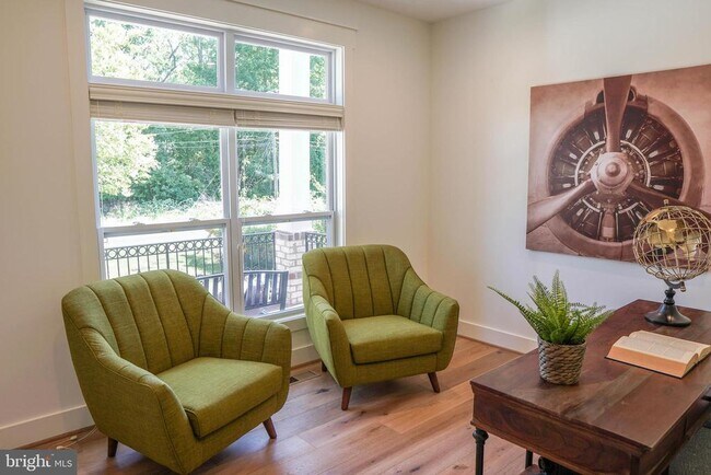 Foto del edificio - 8749 Pohick Rd