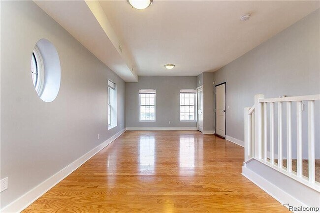 Foto del edificio - 248 Mack Ave