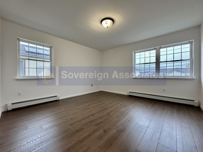 Building Photo - Beautiful house for rent.