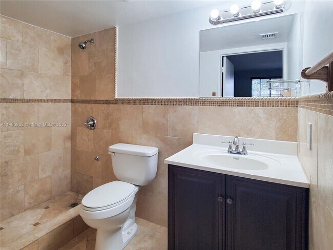 Foto del edificio - 6195 NW 186th St