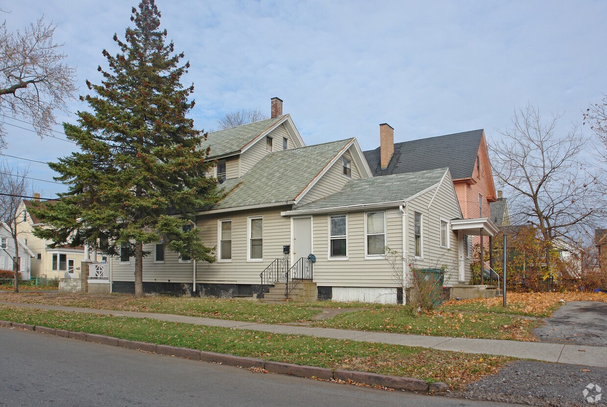 Building Photo - 582 Child St
