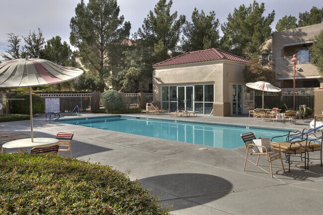 Foto del edificio - TOTALLY RENOVATED Summerlin Condo - Lake M...