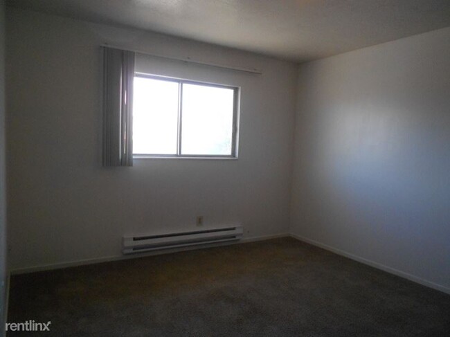Building Photo - 2 br, 1 bath Apartment - 1184 W 4400 S